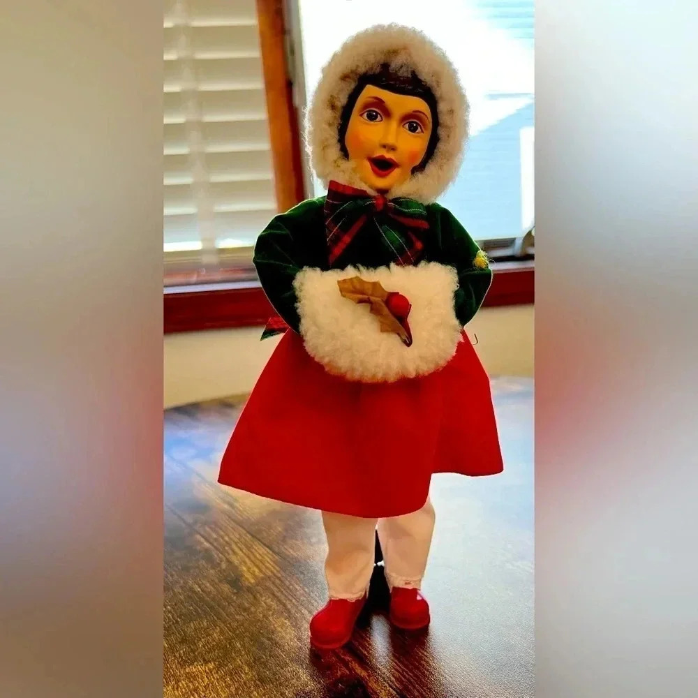 VINTAGE: BRINNS | woman Christmas caroler figurine.​